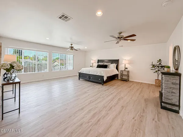 $1,340,000 | 10111 Oak Park Avenue, Northridge, CA 91325