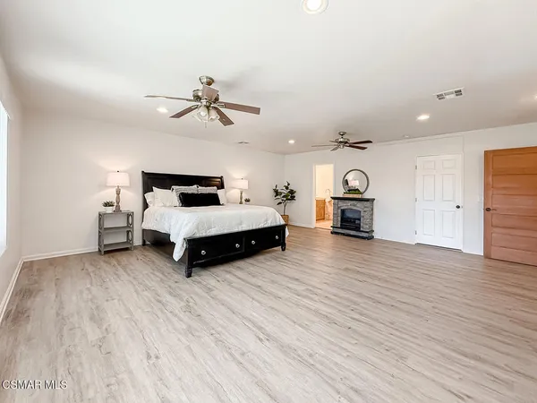 $1,340,000 | 10111 Oak Park Avenue, Northridge, CA 91325
