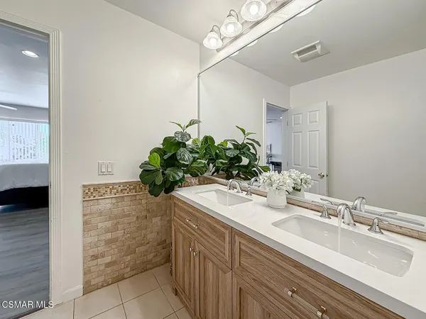 $1,340,000 | 10111 Oak Park Avenue, Northridge, CA 91325