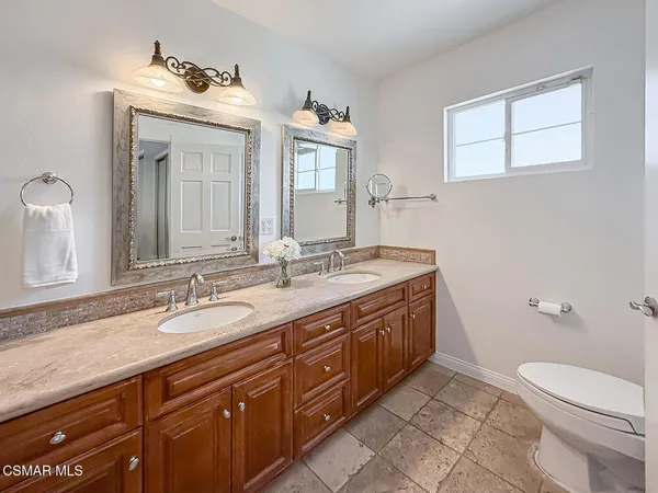 $1,340,000 | 10111 Oak Park Avenue, Northridge, CA 91325