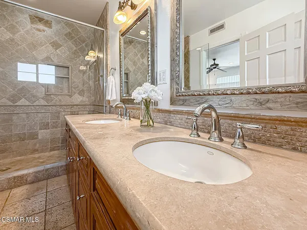 $1,340,000 | 10111 Oak Park Avenue, Northridge, CA 91325