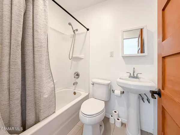 $1,340,000 | 10111 Oak Park Avenue, Northridge, CA 91325