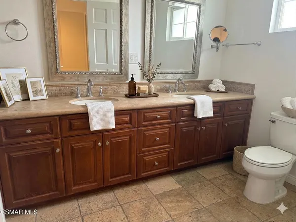 $1,340,000 | 10111 Oak Park Avenue, Northridge, CA 91325