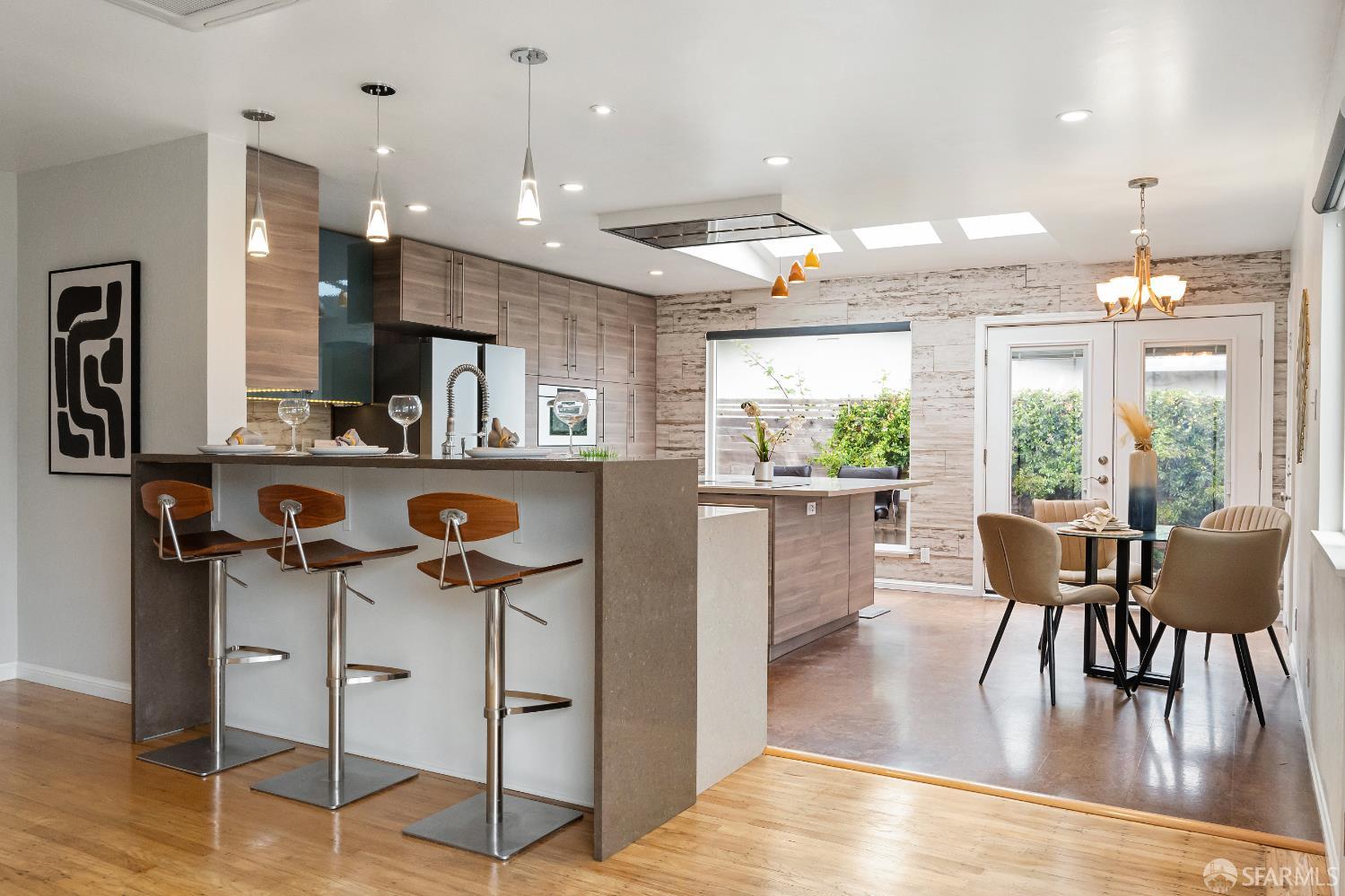 316 Seaside Drive Pacifica, CA 94044 - Photo 5 of 37