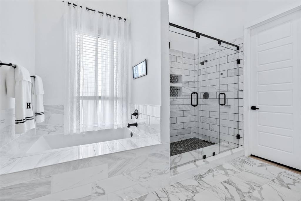 971 Sister Grove Road Van Alstyne, TX 75495 - Photo 19 of 38 a bathroom with a bathtub and a shower