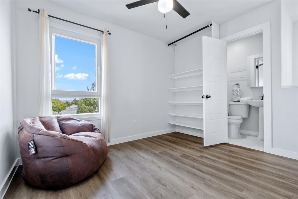 971 Sister Grove Road Van Alstyne, TX 75495 - Photo 32 of 38 a living room with furniture and a rug