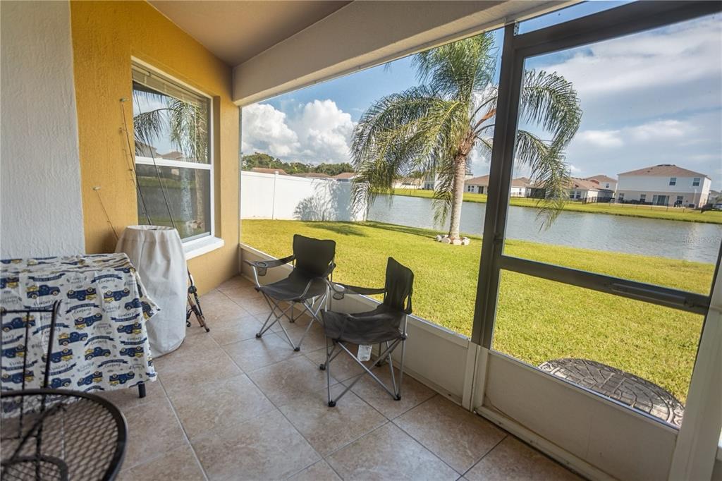 1070 Summer Glen Drive Winter Haven, FL 33880 - Photo 26 of 40 a room with furniture and window