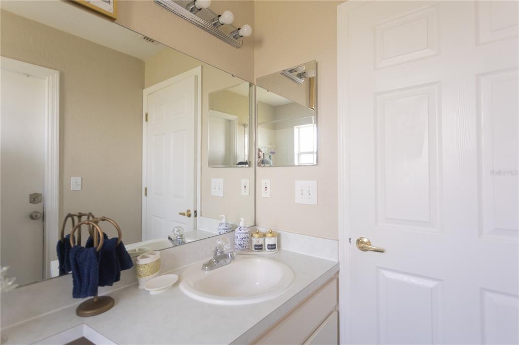 1070 Summer Glen Drive Winter Haven, FL 33880 - Photo 35 of 40 a bathroom with a sink and a mirror