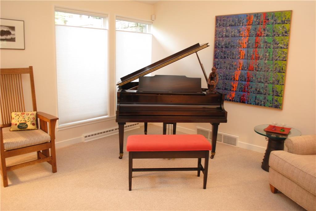 2348 Marbury Road Churchill, PA 15221 - Photo 12 of 25 Gallery Image 12