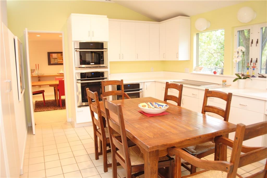 2348 Marbury Road Churchill, PA 15221 - Photo 9 of 25 Gallery Image 9