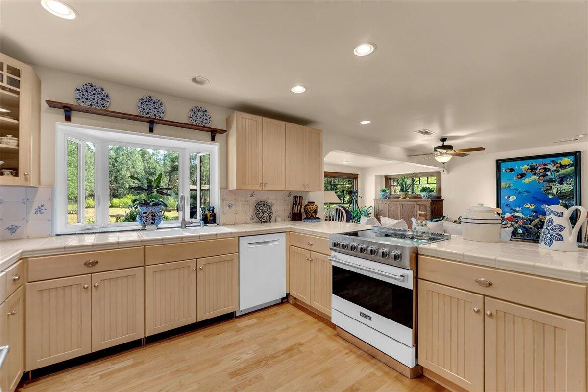 21880 Oak Meadow Road Palo Cedro, CA 96073 - Photo 8 of 79 Custom kitchen