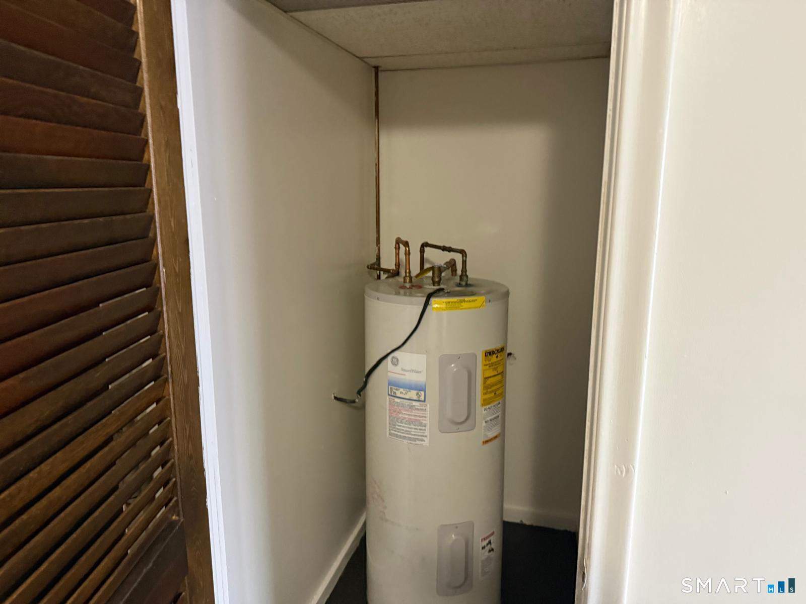 1274 East Main Street, Unit D12 Meriden, CT 06450 - Photo 11 of 21