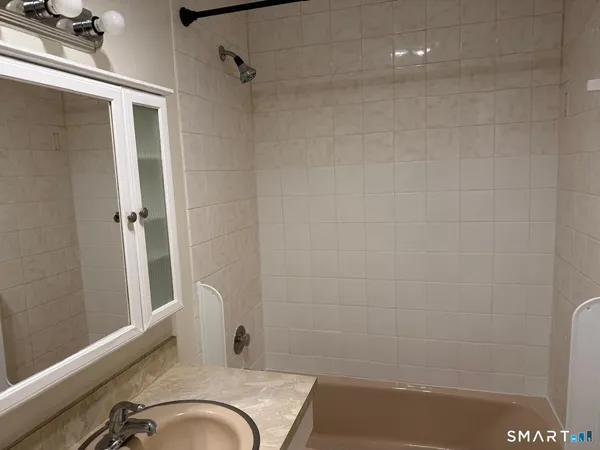 $1,900 | 1274 East Main Street, Unit D12, Meriden, CT 06450