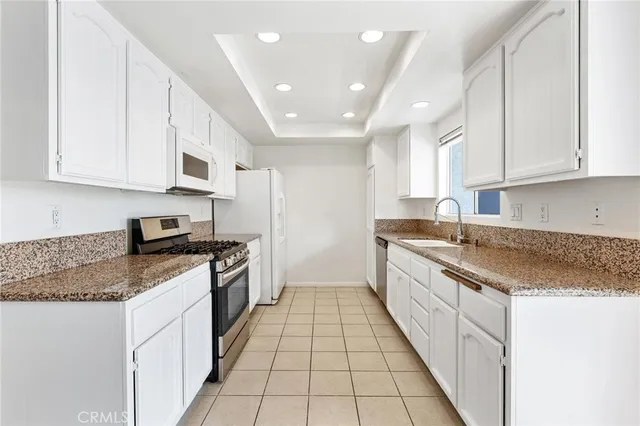 $4,995 | 1421 12th Street, Unit 4, Manhattan Beach, CA 90266