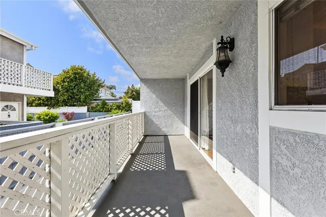 $4,995 | 1421 12th Street, Unit 4, Manhattan Beach, CA 90266
