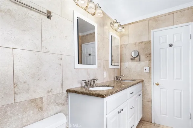 $4,995 | 1421 12th Street, Unit 4, Manhattan Beach, CA 90266