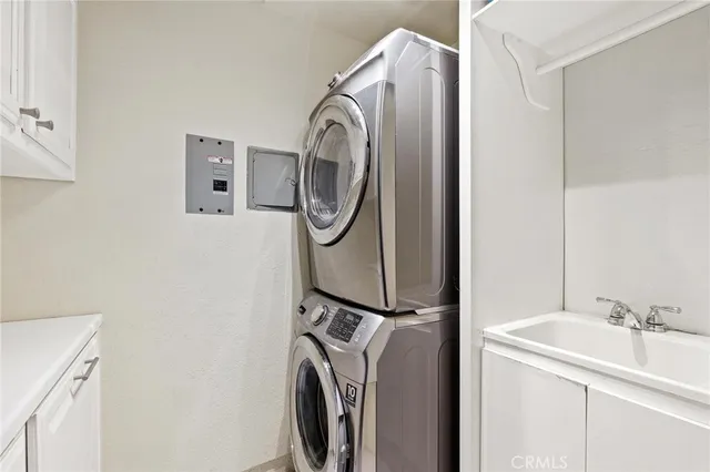 $4,995 | 1421 12th Street, Unit 4, Manhattan Beach, CA 90266