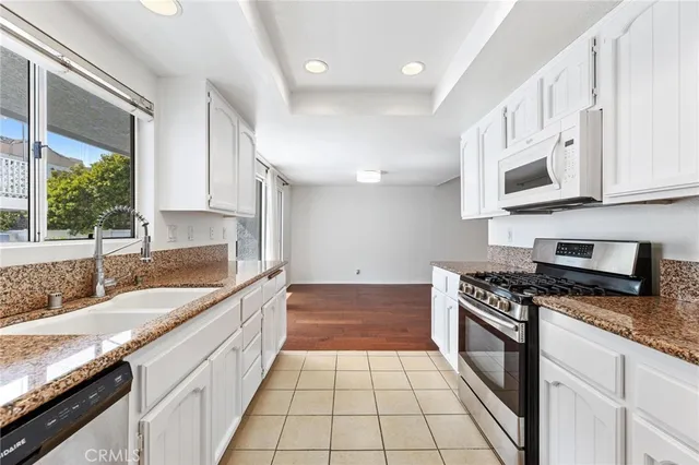 $4,995 | 1421 12th Street, Unit 4, Manhattan Beach, CA 90266