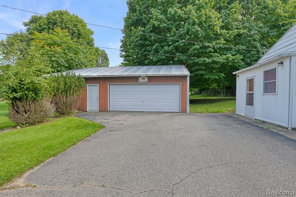 404 Jayne Road Fenton, MI 48430 - Photo 2 of 18 Gallery Image 2