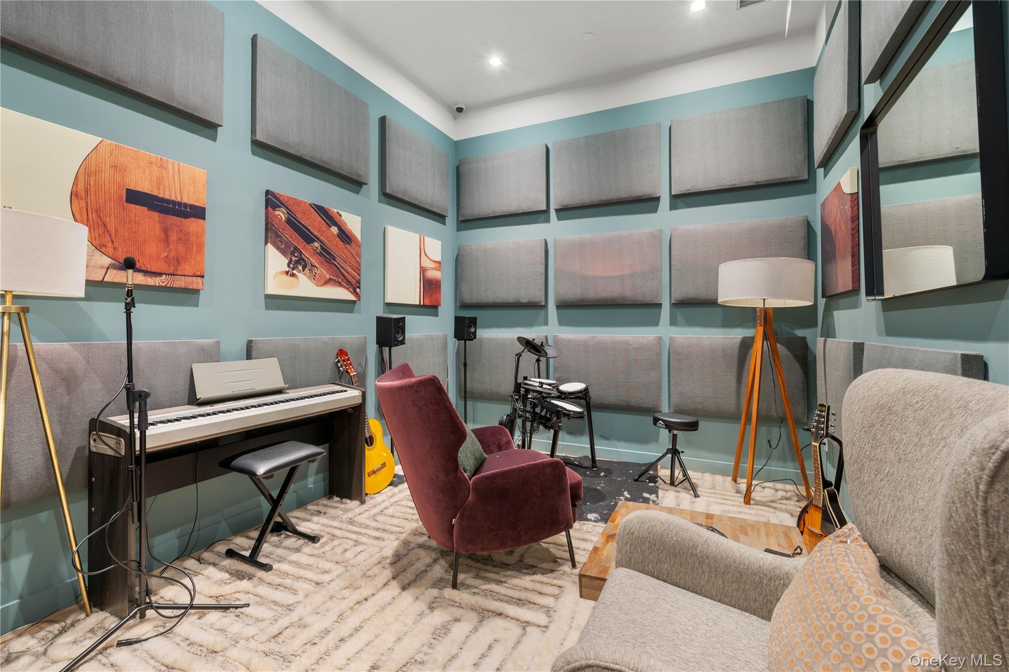 21-21 31st Street, Unit 4E Queens, NY 11105 - Photo 21 of 25 a living room with furniture