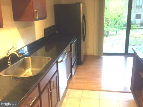 11627 Stoneview Square, Unit 2B Reston, VA 20191 - Photo 3 of 25 Kitchen