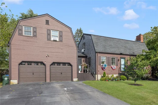 $2,500 | 45 E Street, Bristol, RI 02809