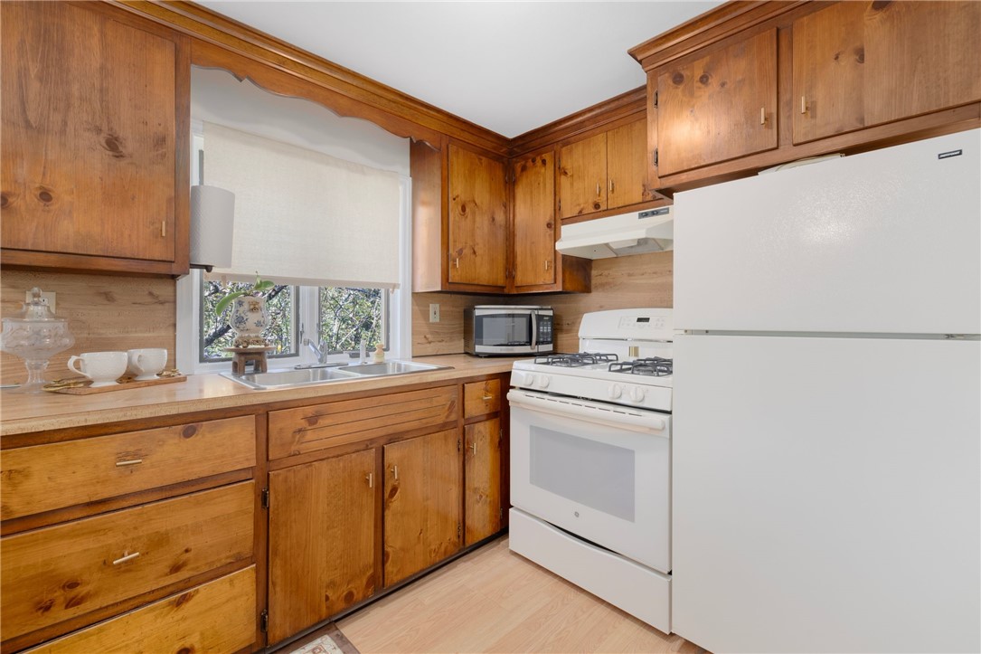 45 E Street Bristol, RI 02809 - Photo 5 of 15