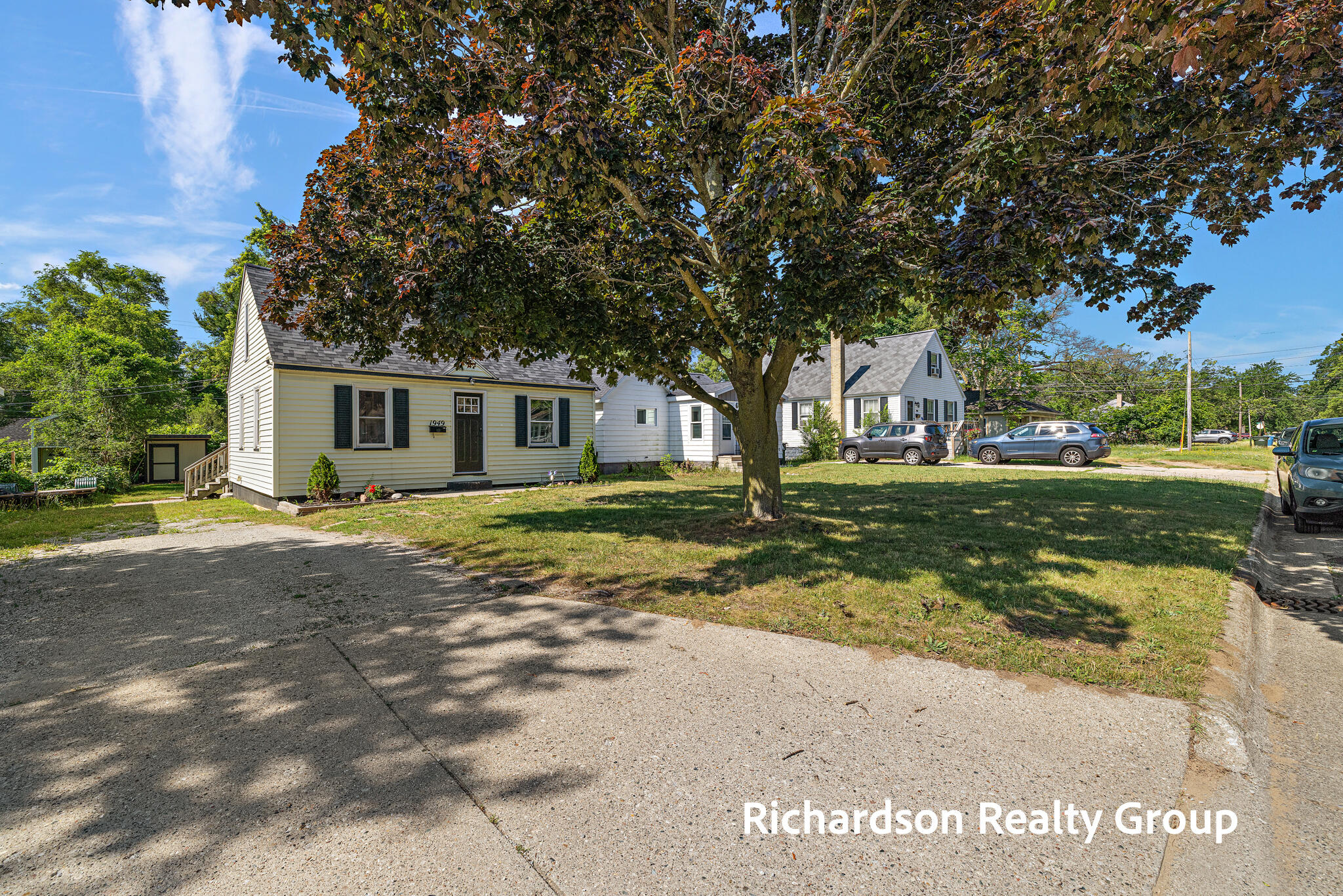 1949 Letart Avenue Muskegon, MI 49441 - Photo 4 of 45 1G1A6041