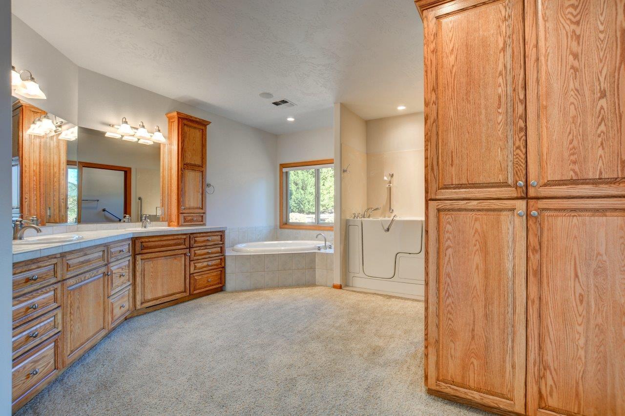3013 Pearce Park Road Grants Pass, OR 97526 - Photo 36 of 96 Extra Large Primary Bathroom with built in linen closet