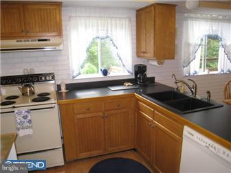 621 Linnet Road Audubon, PA 19403 - Photo 3 of 12 Kitchen