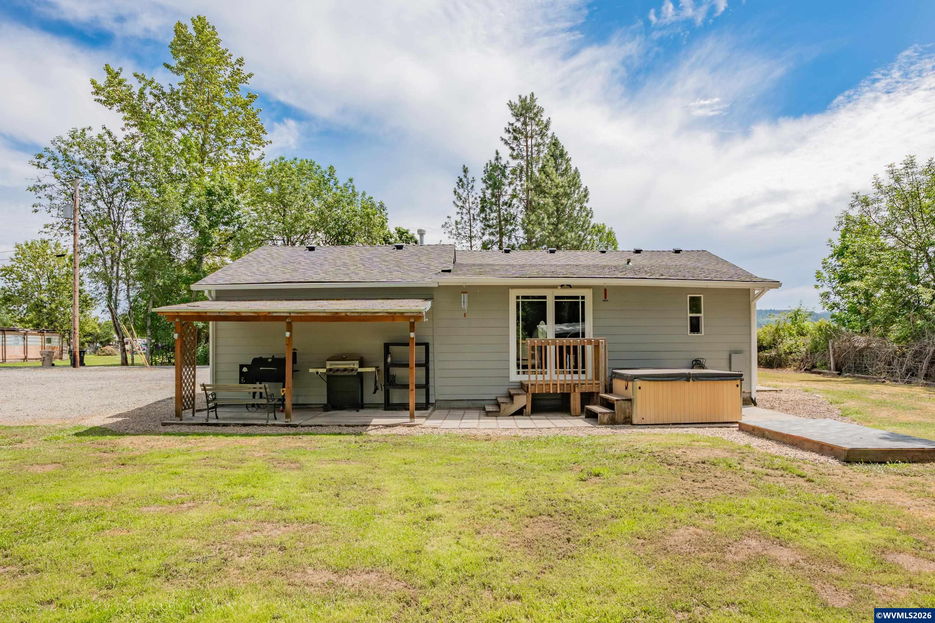 530 Brooks Street Lebanon, OR 97355 - Photo 2 of 26