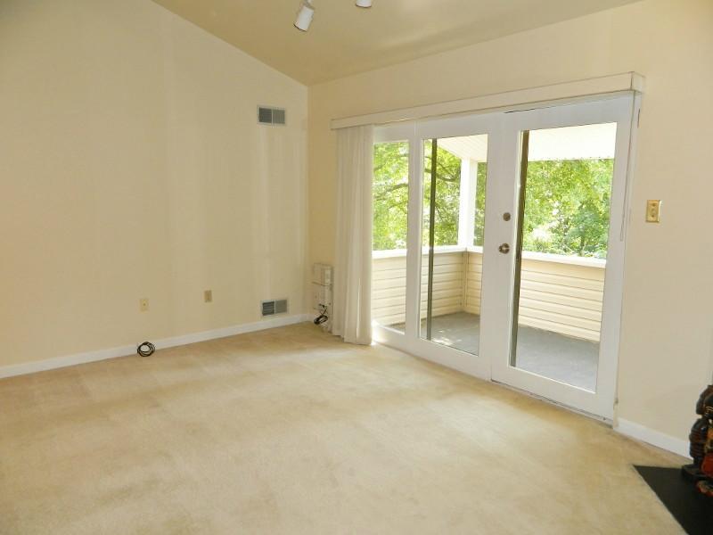 1011 Kenzie Road Pittsburgh, PA 15205 - Photo 3 of 25 Living Room.