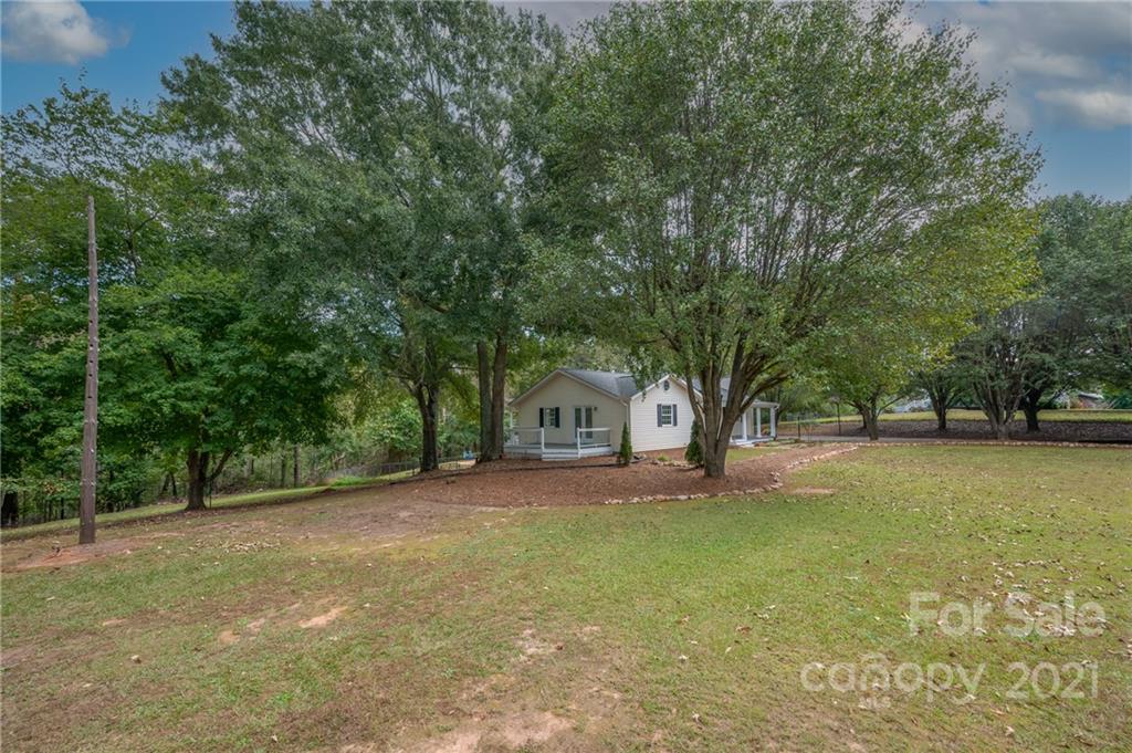 2495 South Blackstock Road, Unit 7 Landrum, SC 29356 - Photo 4 of 31 Gallery Image 4