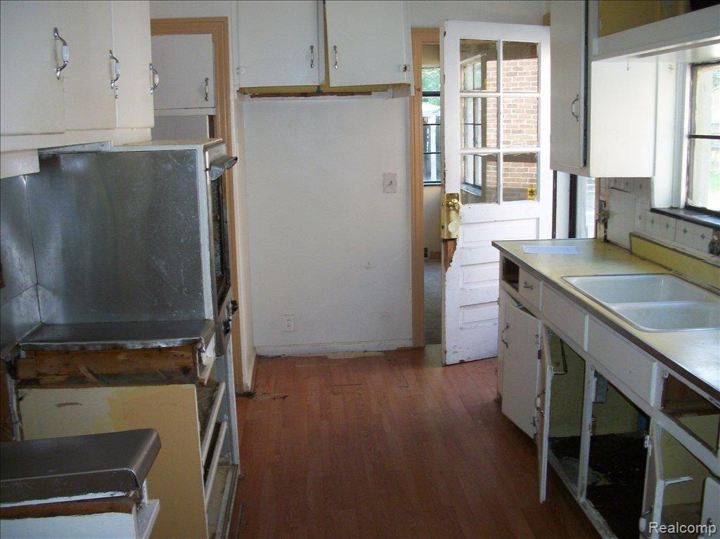 5083 Yorkshire Road Detroit, MI 48224 - Photo 3 of 5 100_0467