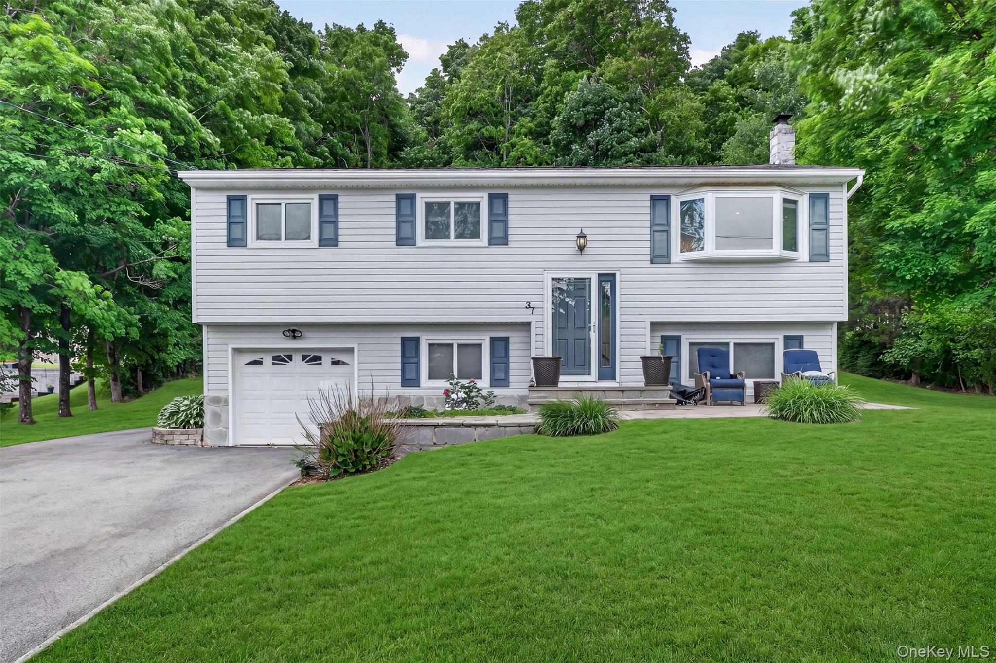 37 Surrey Road Chester, NY 10918 - Photo 3 of 38