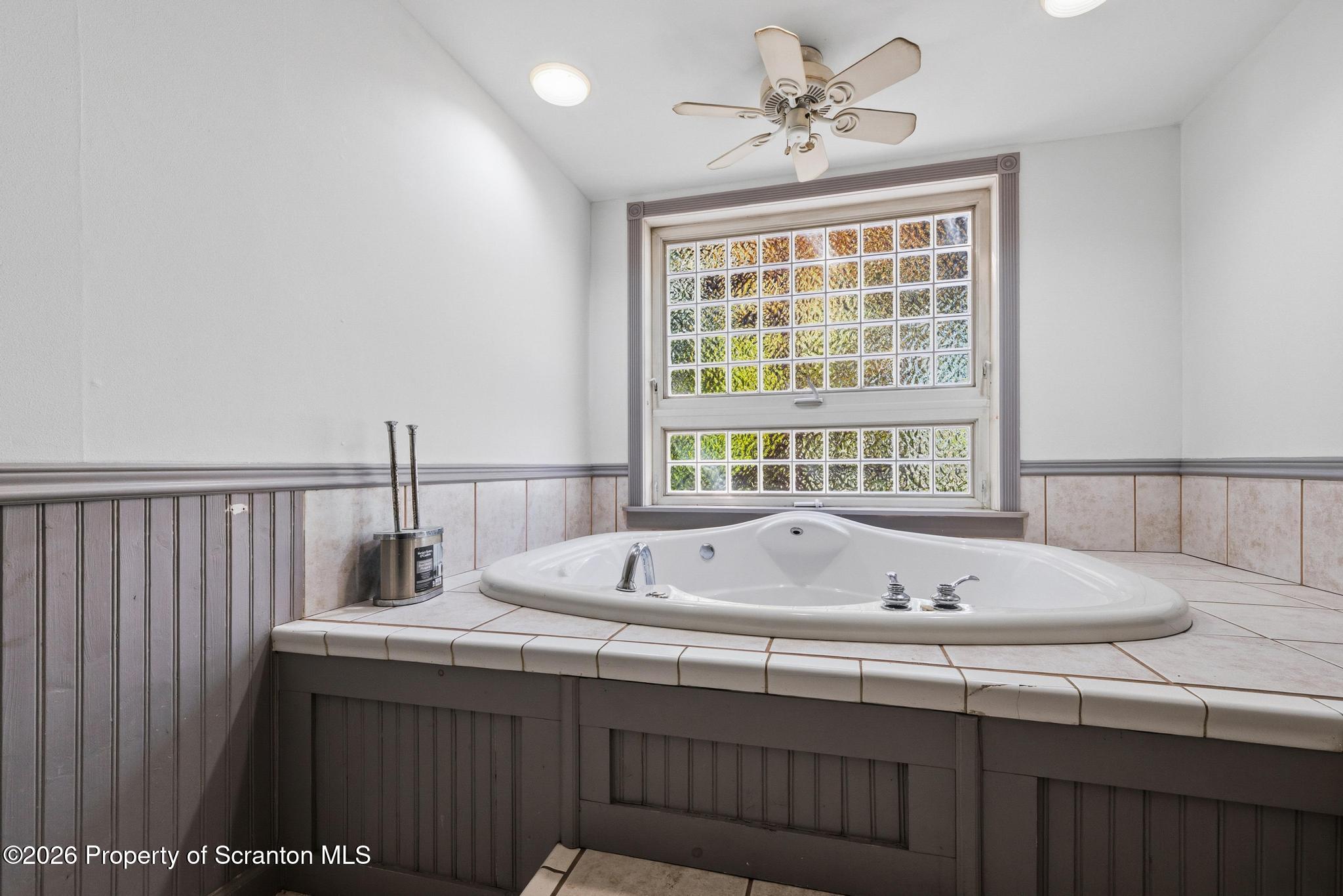 518 Prospect Avenue Scranton, PA 18505 - Photo 28 of 59 a bath tub sitting next to a window