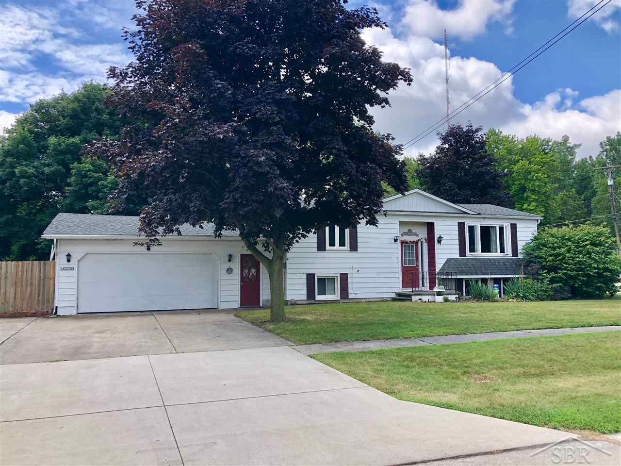 4910 Cherokee Road Saginaw, MI 48604 - Photo 1 of 21 31389262.JPG