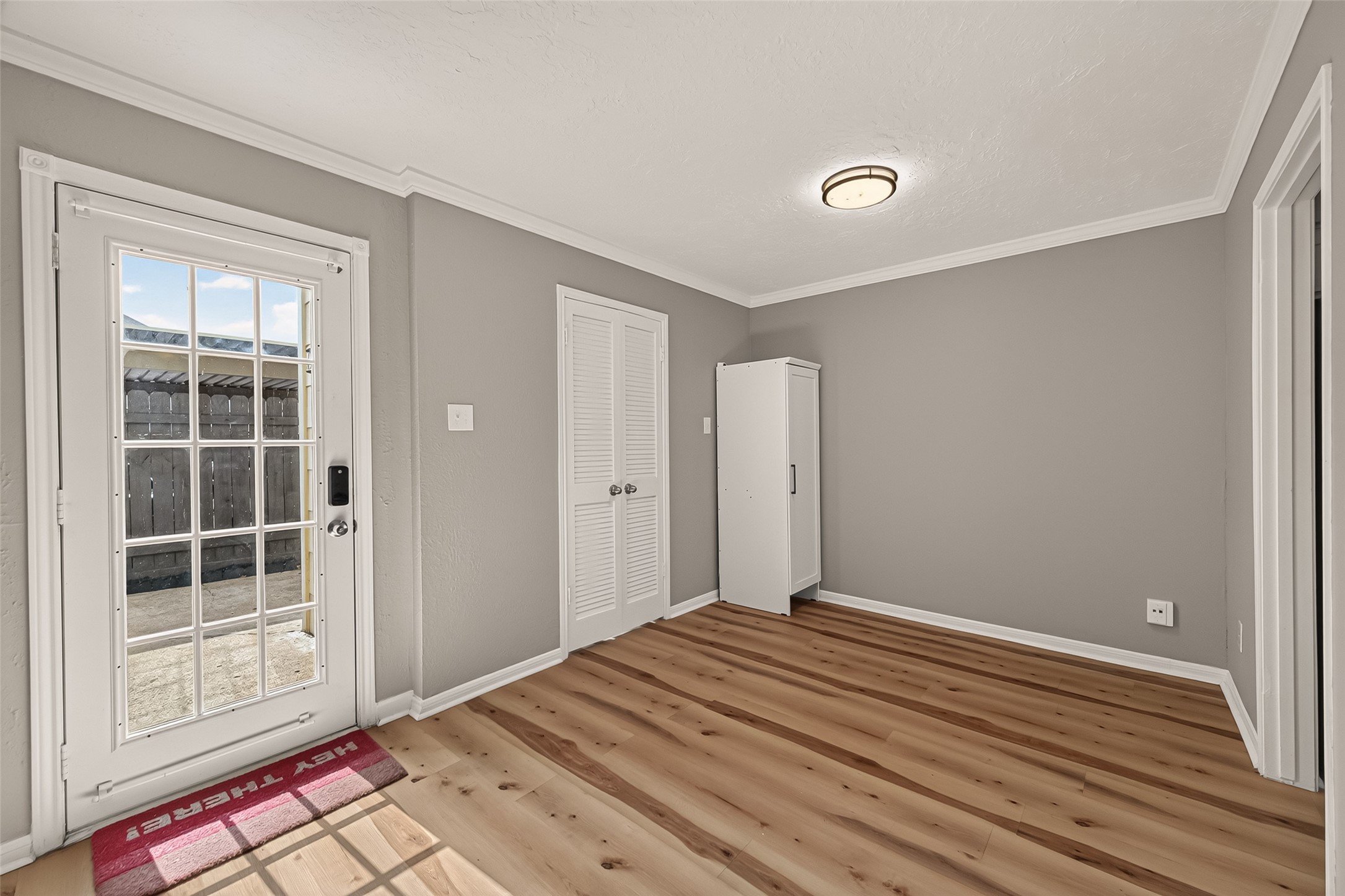 14737 Perthshire Road Houston, TX 77079 - Photo 8 of 22 Charming breakfast nook adds extra seating.