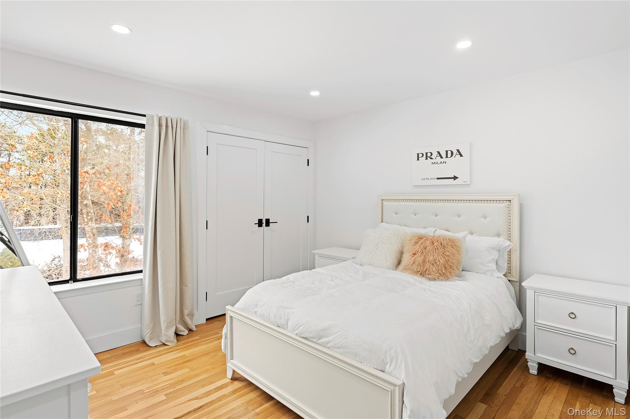 138 Longview Road Southampton, NY 11968 - Photo 7 of 13 a bedroom with a large bed and a window