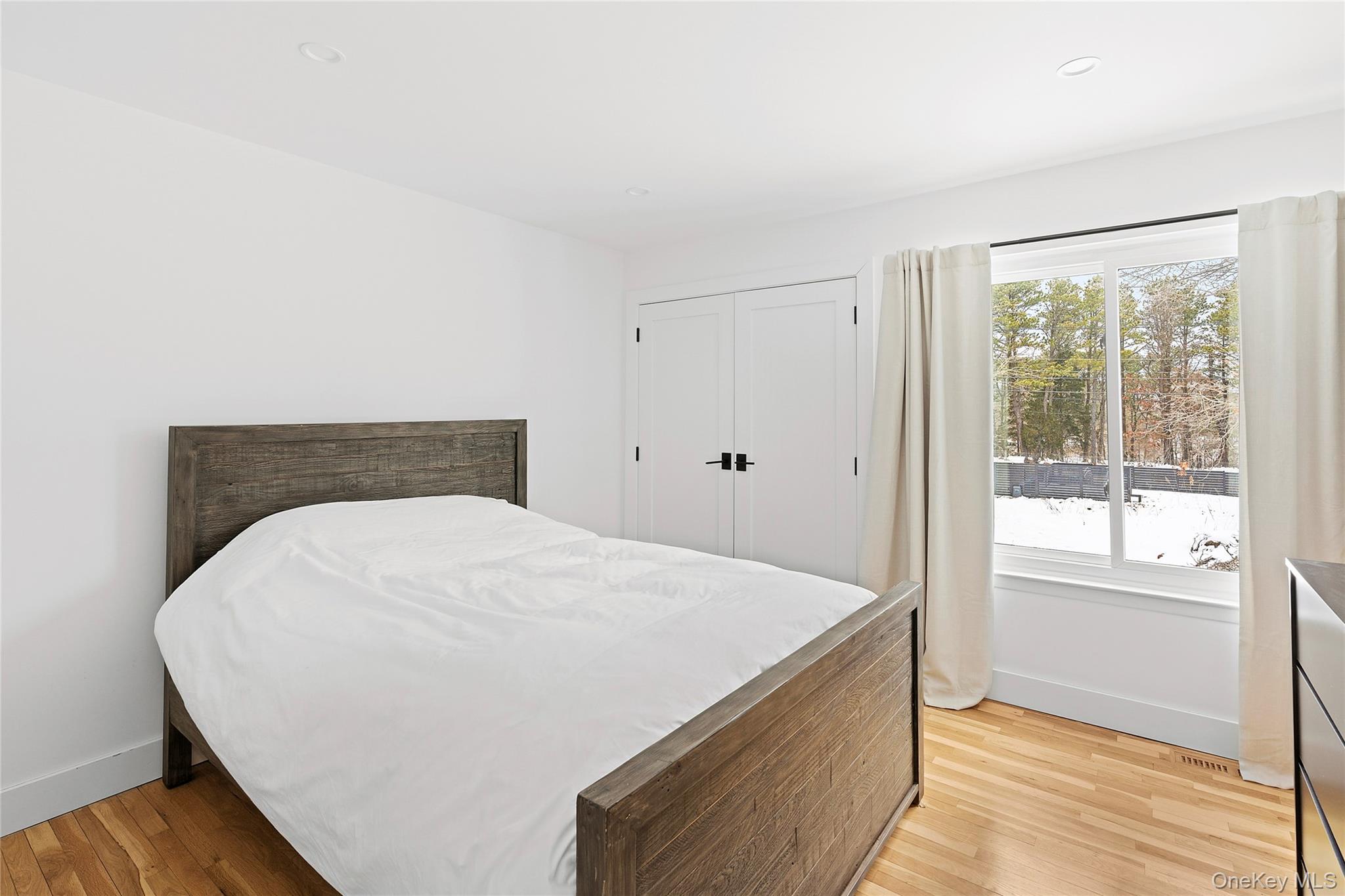 138 Longview Road Southampton, NY 11968 - Photo 9 of 13 a bedroom with a bed and a window