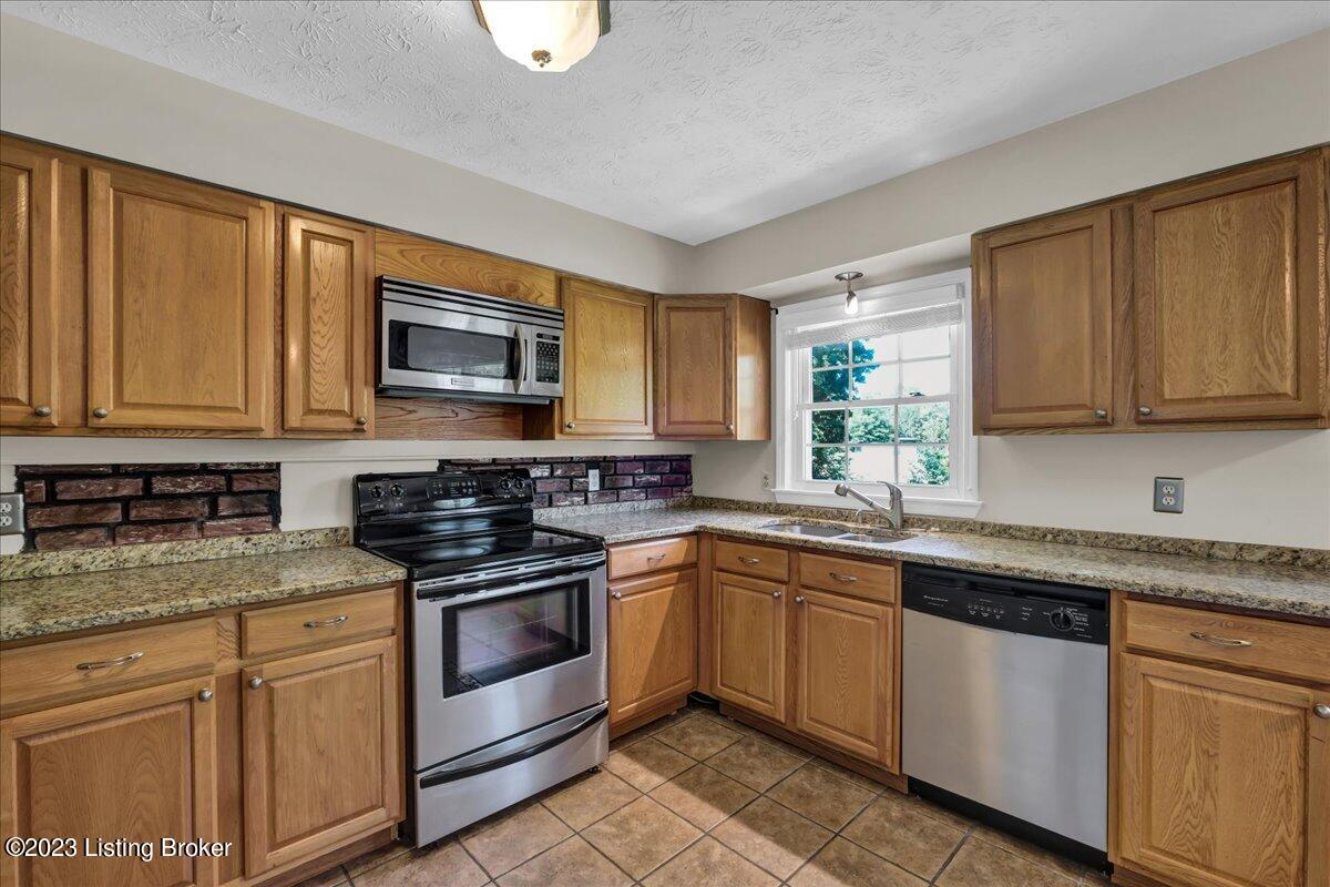 10305 St Rene Road Louisville, KY 40299 - Photo 10 of 37 14-10305 St Rene Rd-114