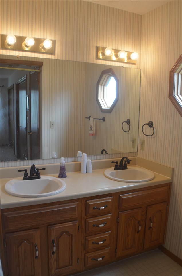 622 Autumn Ridge Lane Fort Wayne, IN 46804 - Photo 15 of 30