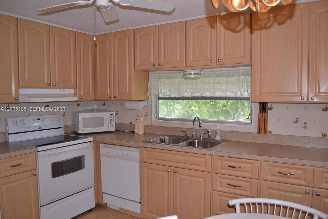 1620 Southwest 64th Way, Unit H Boca Raton, FL 33428 - Photo 5 of 31