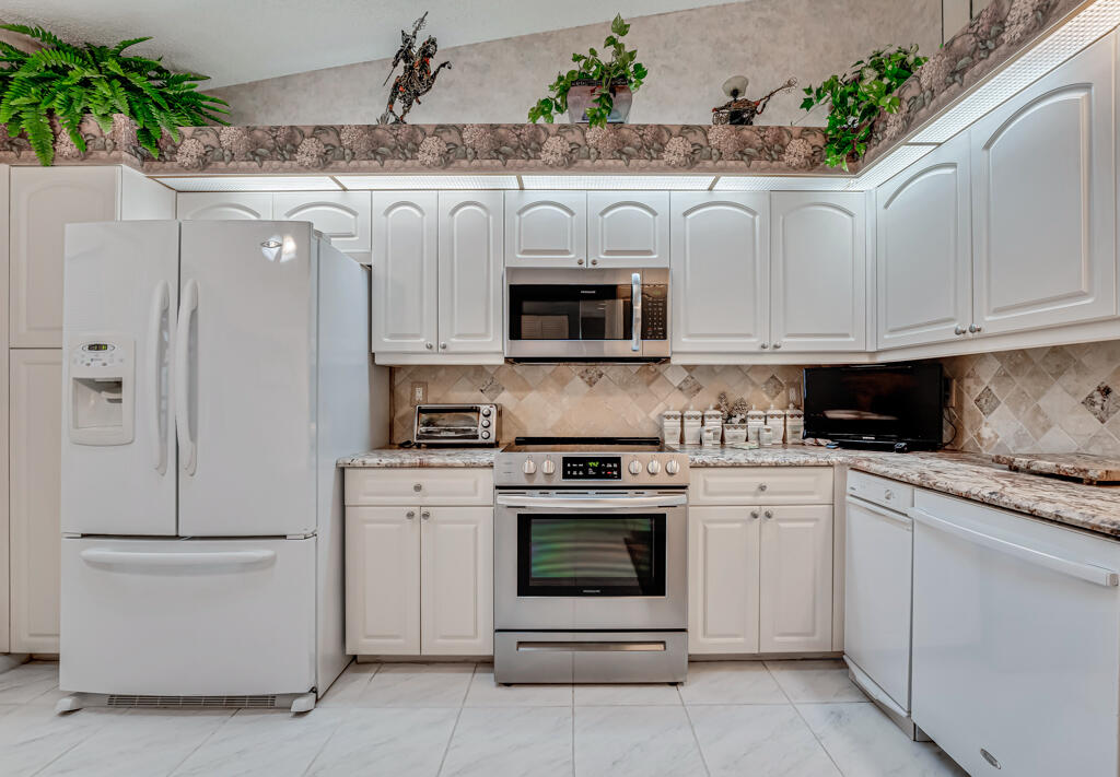 6459 Mill Pointe Circle Delray Beach, FL 33484 - Photo 14 of 44 07