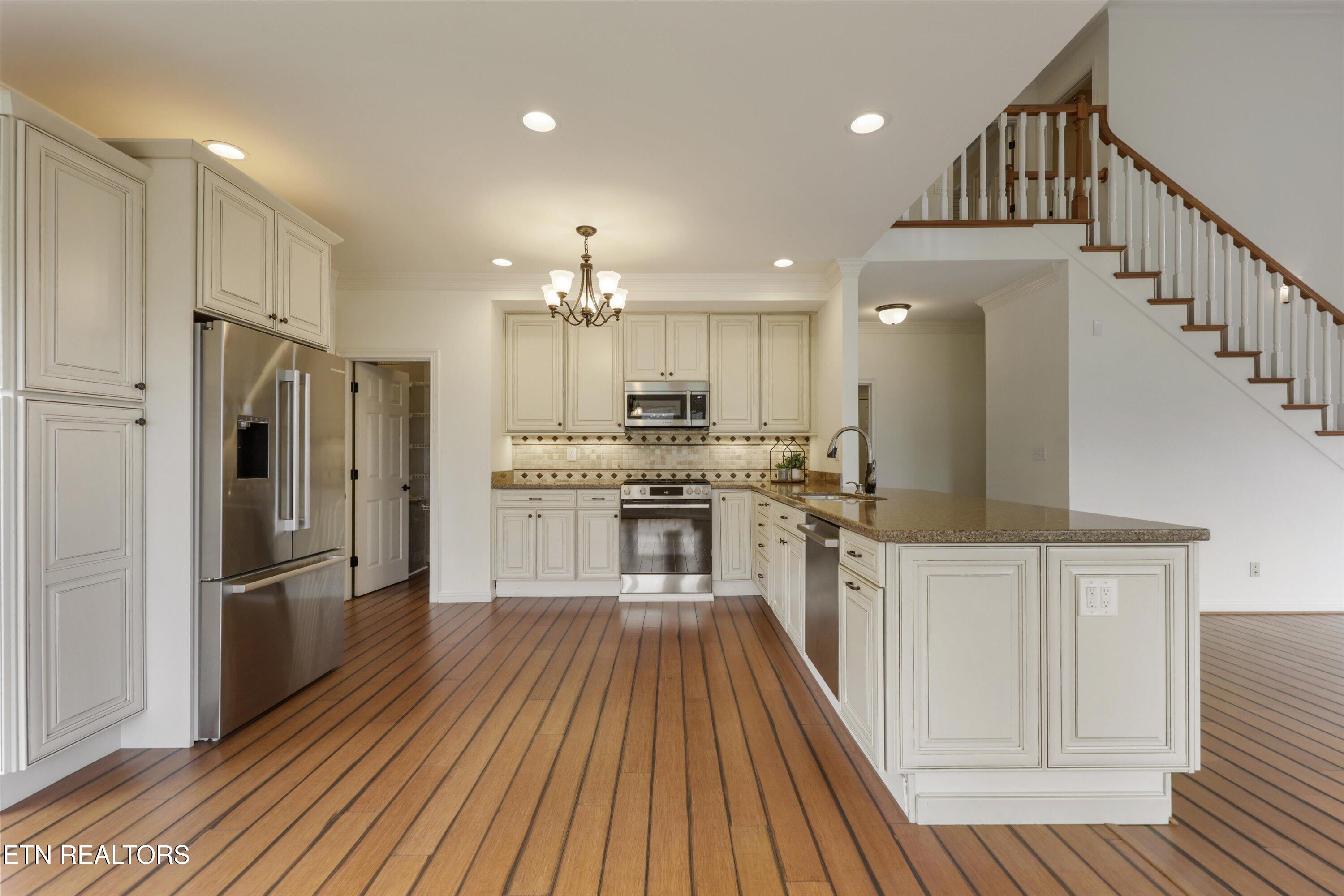 16 Radcliff Terrace Oak Ridge, TN 37830 - Photo 15 of 52 16-16 Radcliff Terrace021