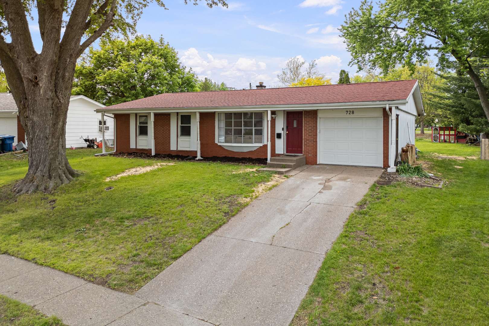 728 Westerfield Road Davenport, IA 52806 - Photo 2 of 20