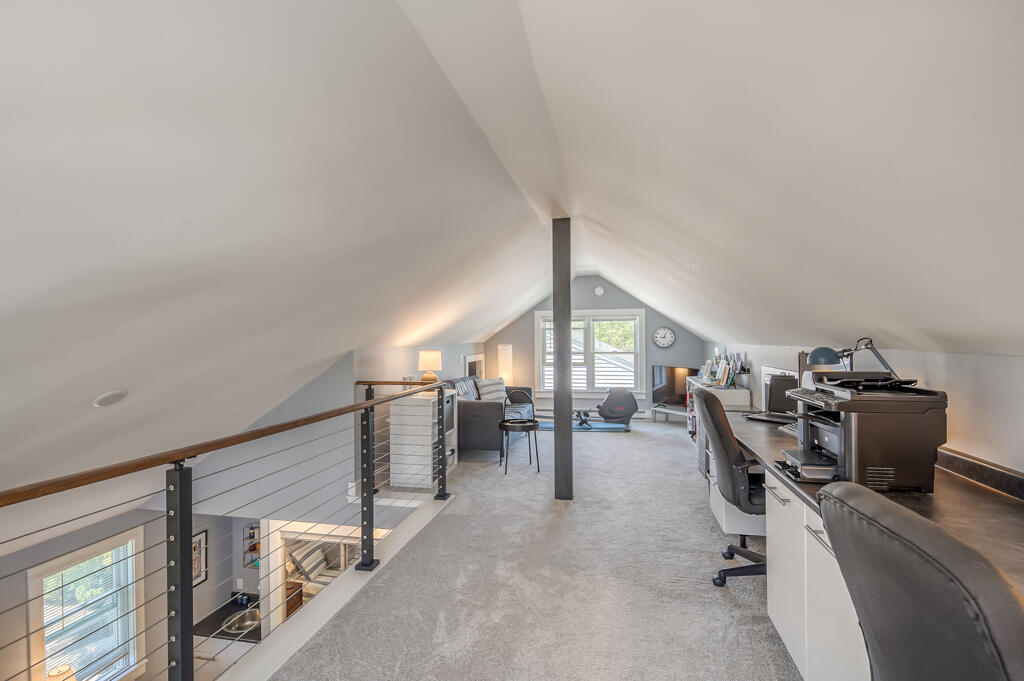 62 Lagoon Pond Road, Unit B Vineyard Haven, MA 02568 - Photo 13 of 19 62 Lagoon Pond Rd Vineyard Haven MA-224