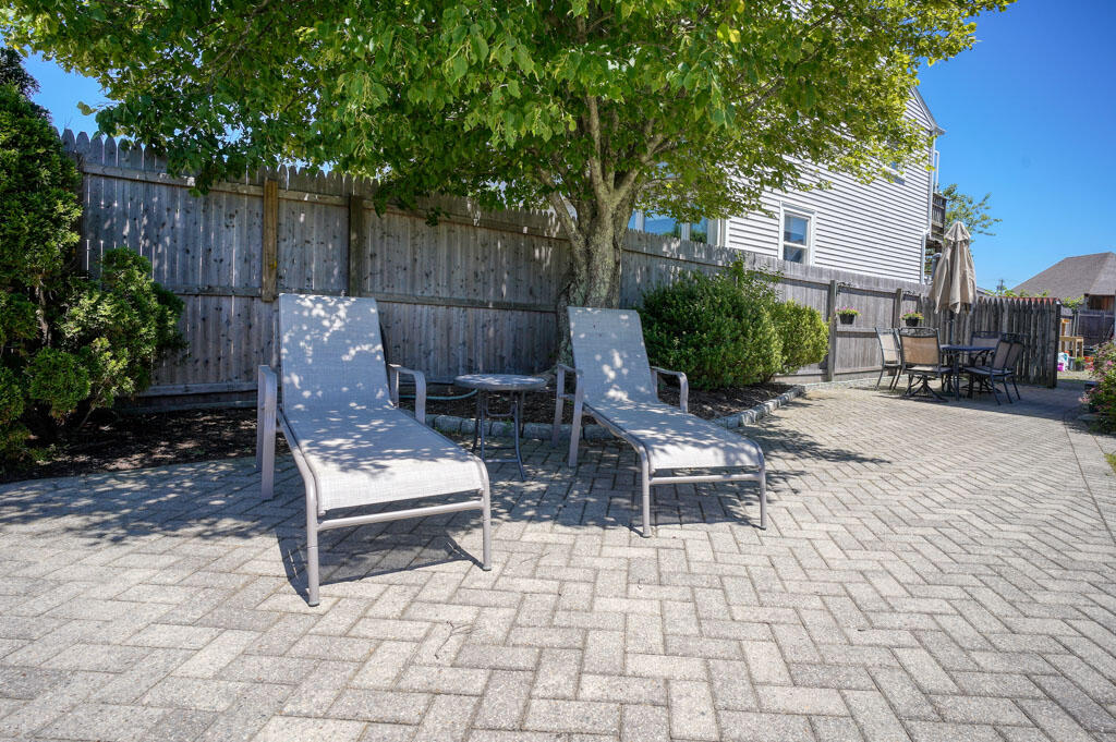 62 Lagoon Pond Road, Unit B Vineyard Haven, MA 02568 - Photo 4 of 19 62 Lagoon Pond Rd Vineyard Haven MA-113