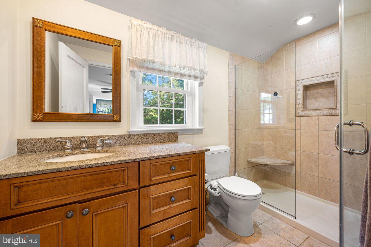 493 School Lane Wayne, PA 19087 - Photo 20 of 40 En-suite bathroom