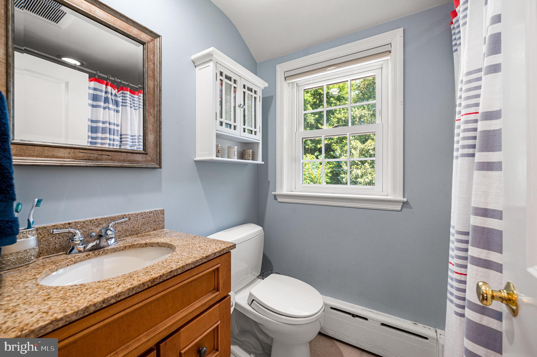 493 School Lane Wayne, PA 19087 - Photo 25 of 40 Full hall bath